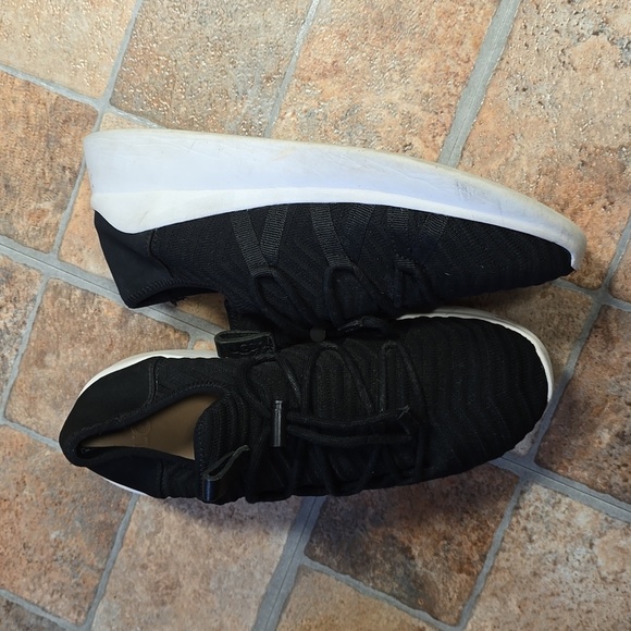 UGG |Kinney Sneakers | Size 7.5​ - Picture 3 of 8